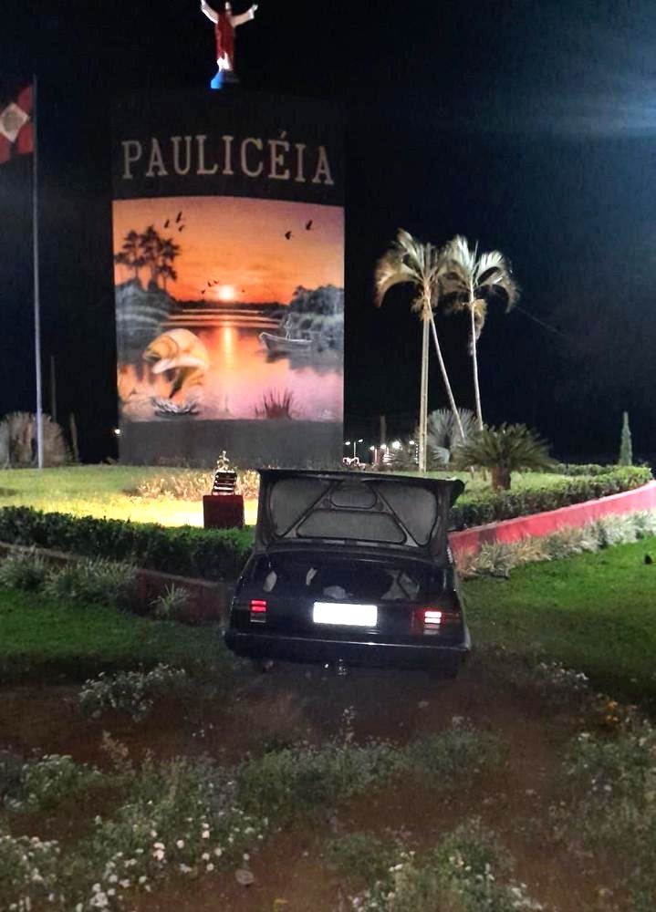 Automóvel que atingiu trevo foi entregue a um amigo do envolvido