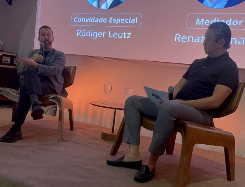 O alemão, Rüdiger Leutz, CEO da Porshe by Consulting, e Renato Funada, CEO da Mampei Funada
