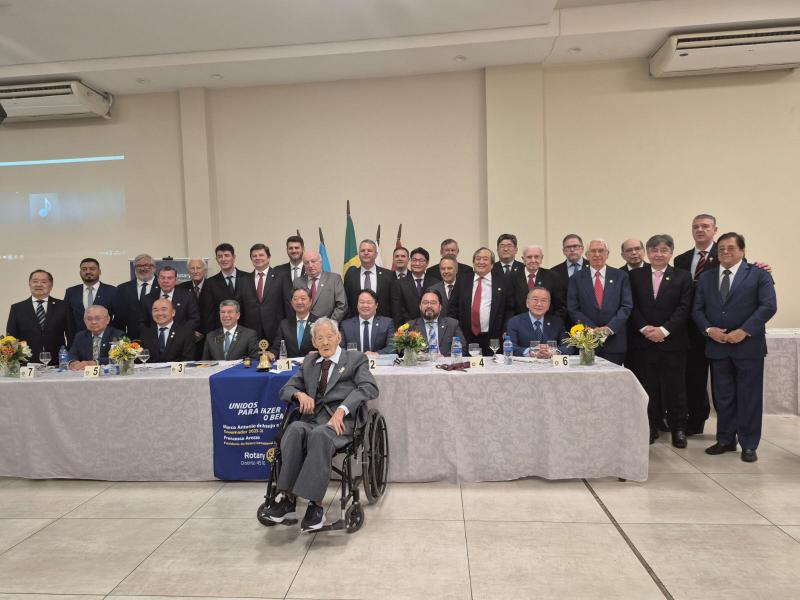 Associados do Rotary Sul, comemorando os 60 anos de história do clube de serviço
