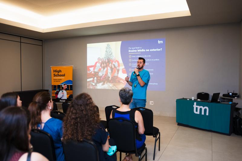 Evento reuniu estudantes, famílias e profissionais interessados em experiências de estudo, trabalho e cultura no exterior