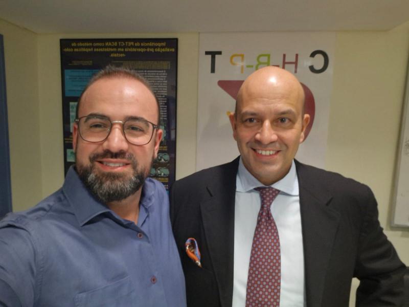 Dr. Rafael Mello Fontolan e o professor Hugo Pinto Marques, chefe do programa de transplante de fígado robótico em Portugal