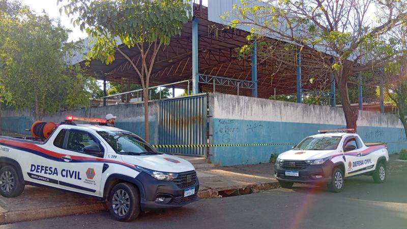 Acesso à quadra da EM Professor Ditão, no bairro Cohab, em Prudente, foi isolado