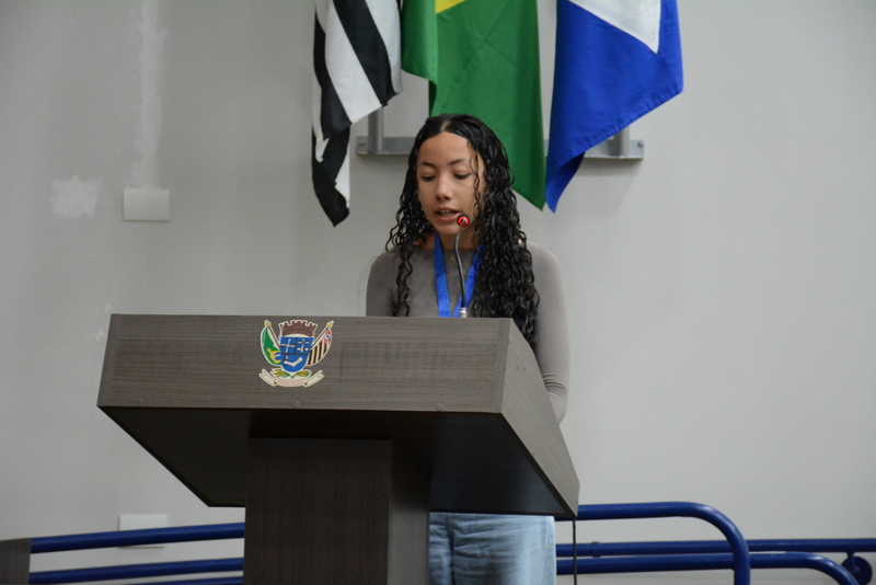 Yasmin Novaes Bezerra é aluna de escola do distrito de Coronel Goulart