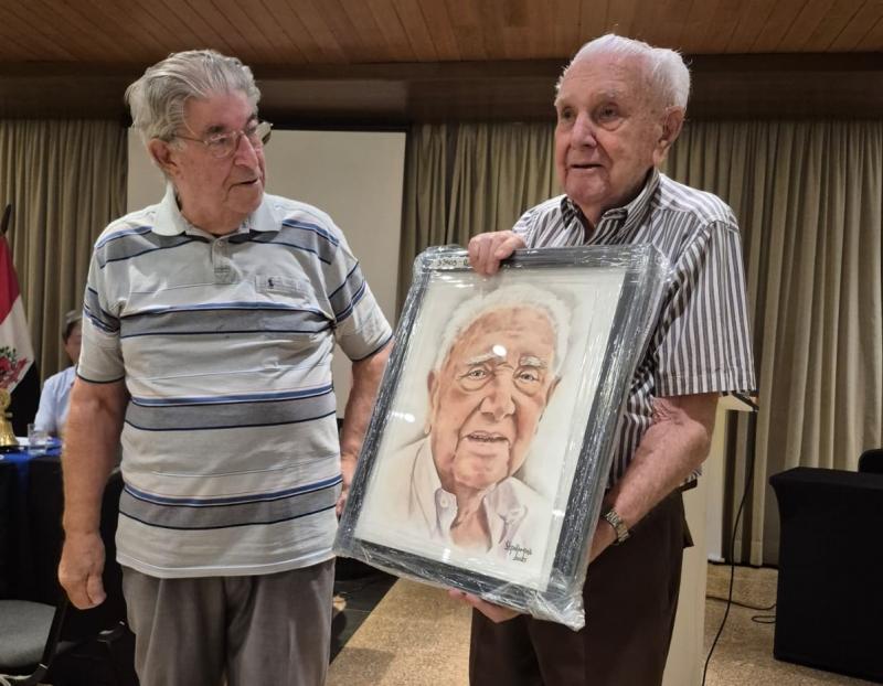 O médico Dauto de Almeida Campos, diretor do Hospital Unimed, entregou a homenagem ao fundador do Rotary Sul