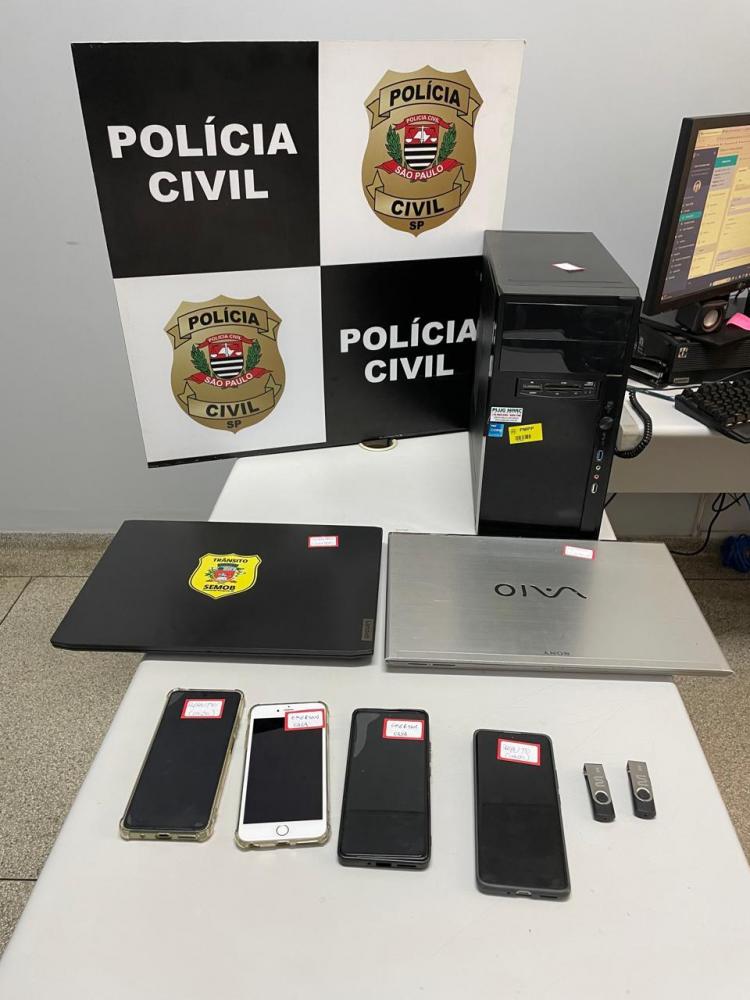 Na ação desta segunda-feira, foram apreendidos telefones celulares, computadores e pendrives