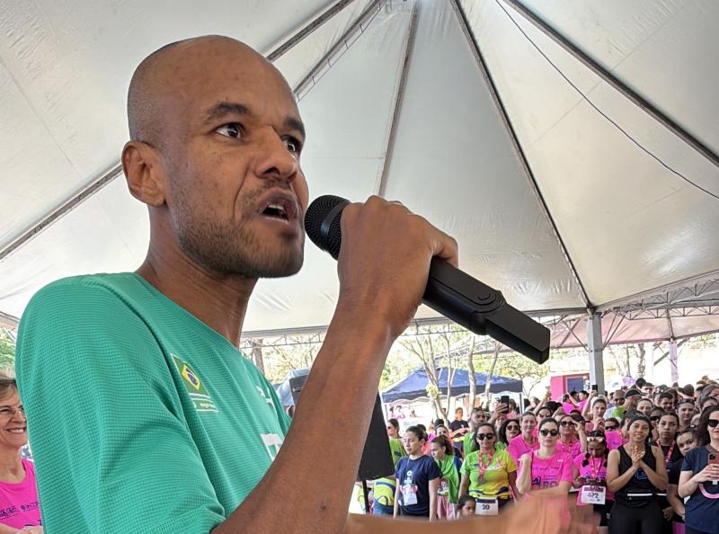 Paulo Paula, maratonista olímpico, foi o padrinho da prova e incentivou as corredoras