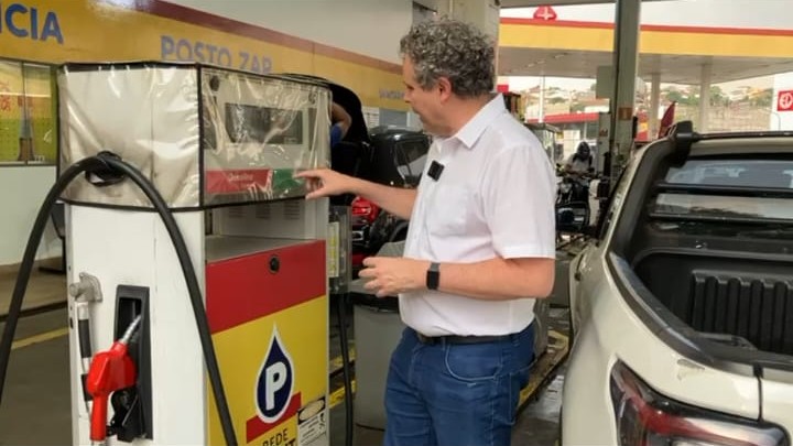 Marcos Heleno visitou um dos quatro postos da cidade que têm bombas de combustíveis antifraudes