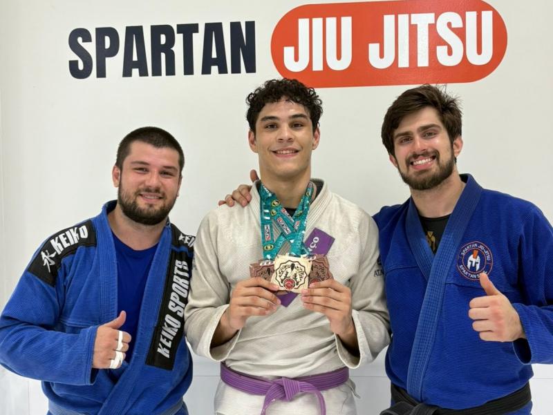 O preparador físico, Leonardo Barboza, Brenno Alcará e o sensei Bruno Oliveira
