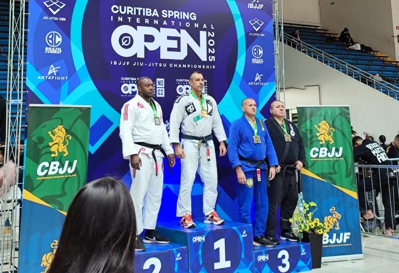 Amauri Barros (pai) - 3° lugar na categoria pesadíssimo - master 4 (faixa preta)