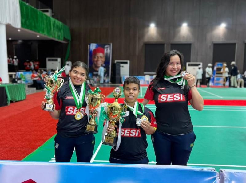 Ana Carolina Coutinho, Vinícius Costa e Mikaela Almeida comemoram os bons resultados 