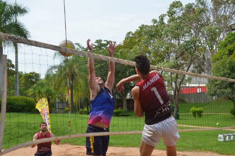 Neste fim de semana, ocorre a competição do vôlei de praia, em 3 categorias