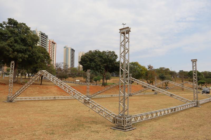 Brinca Prudente acontece neste domingo, no Parque do Povo; estrutura começou a ser montada na quinta