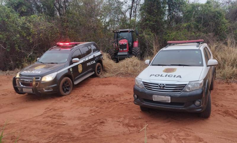 Trator avaliado em R$ 800 mil foi localizado pela Polícia Civil e apreendido