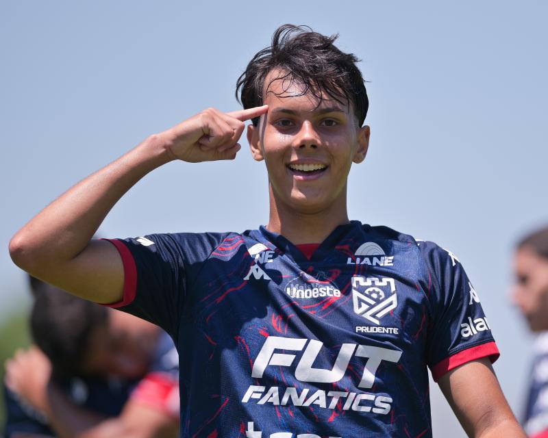 O lateral-direito Raul, autor de um dos gols na vitória em cima do São José