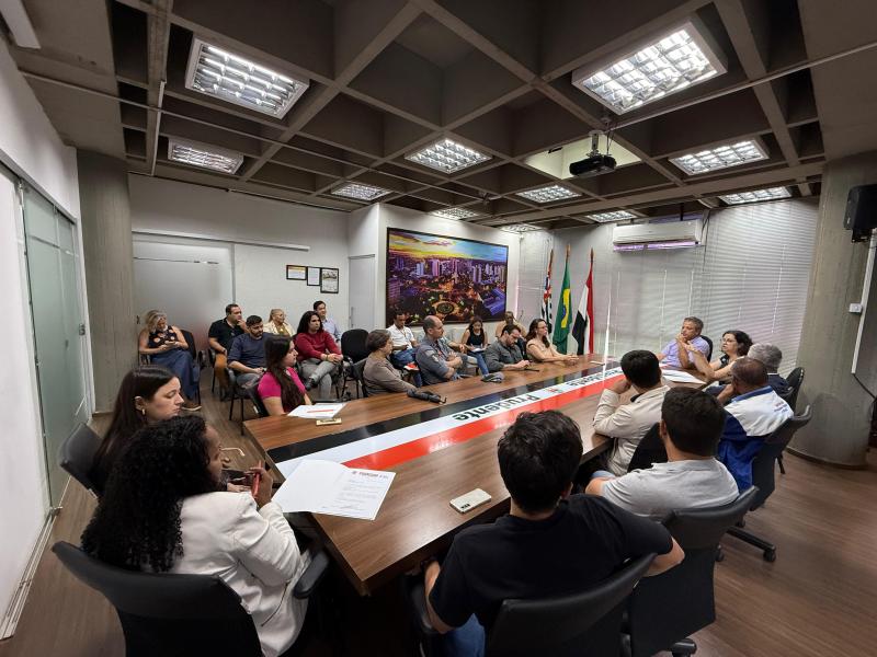 Posse dos 32 membros e eleição da diretoria ocorreram nesta segunda