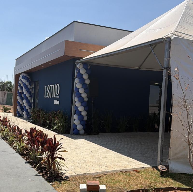 Showroom de lançamento do Estilo Urba, com estande de vendas, na Avenida Miguel Damha, em frente ao Damha 2