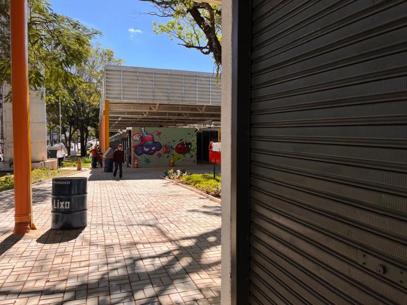 Dos 240 boxes construídos, 133 estão vazios e aguardam edital para concessão