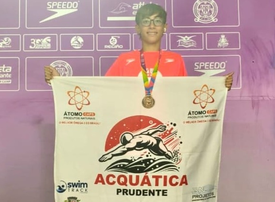 Pelo lado da Acquática Prudente, Gustavo Carvalho foi medalha de bronze ao ficar na 3ª colocação nos 100 m nado livre