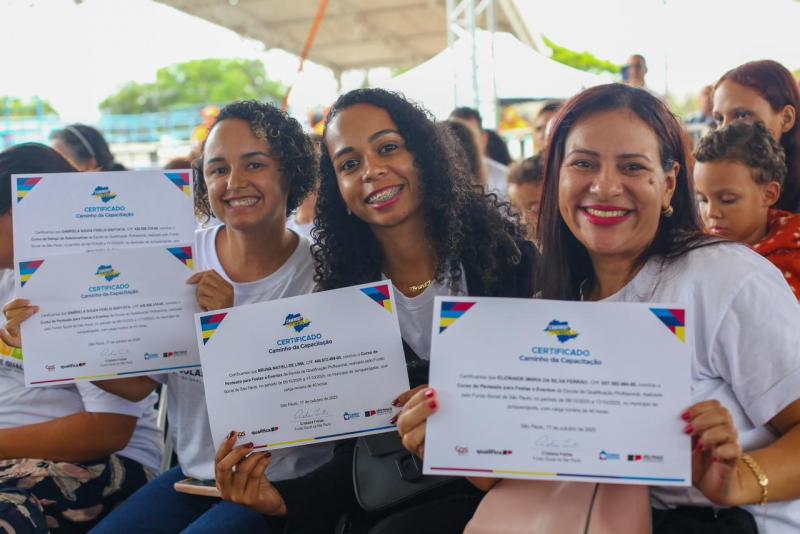 Formaturas foram realizadas no sábado, em Panorama e Lucélia