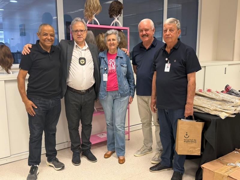 Delegado da Receita Federal, Sérgio Lourenço Junior, ladeado pelos diretores do  HE, Sinomar Calmona e Nancy Scobozza, o presidente Ricardo Anderson Ribeiro e o vice presidente Jorge Guazzi