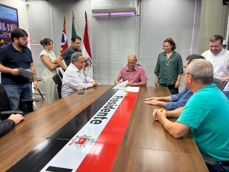 Lei foi sancionada nesta segunda e ato contou com presença dos descendentes do pioneiro