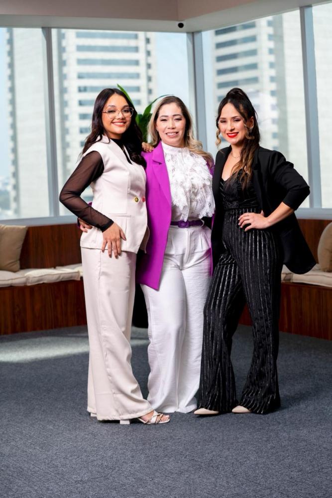 LARISSA  ARRUDA, MÁRCIA PENA E JEANE AZEVEDO