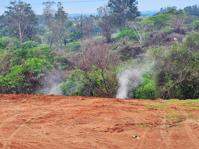 Fumaça voltou a marcar presença na área nesta segunda-feira, mesmo após controle feito no sábado