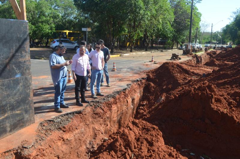 Prefeito de Epitácio, André Lima, acompanha início das obras de construção de galerias pluviais
