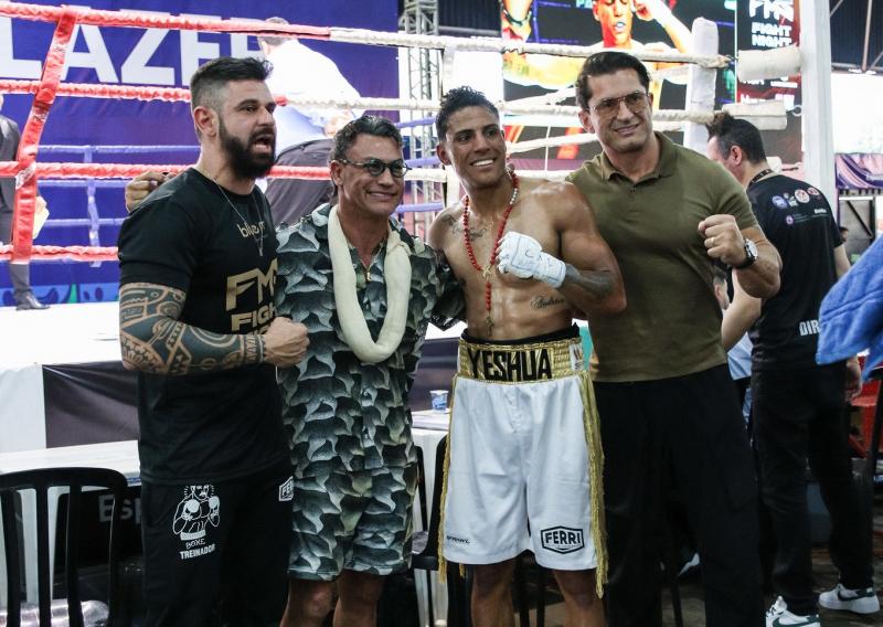 Treinador Diego Ferri, multicampeão Popó, atleta Lucas Santos e o organizador do FMS Mamá Brito