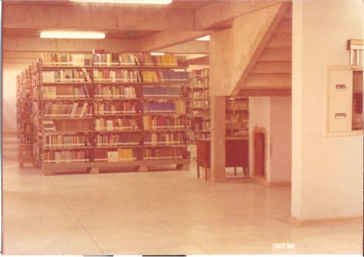 Idealizado em 1975 pelo arquiteto Tetsuo Uema, prédio da biblioteca faz parte de um conjunto de obras arquitetônicas que refletem o contexto socioeconômico da época