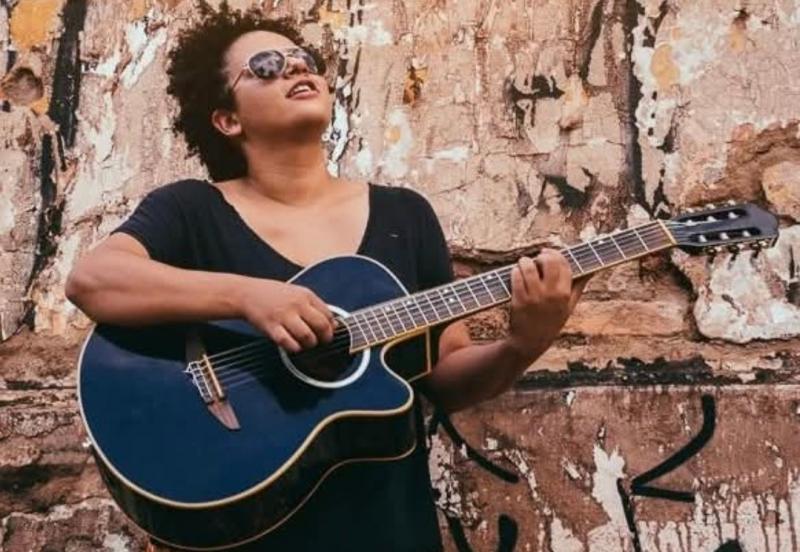 Nanna Siqueira canta grandes nomes da MPB, com show a partir das 16h