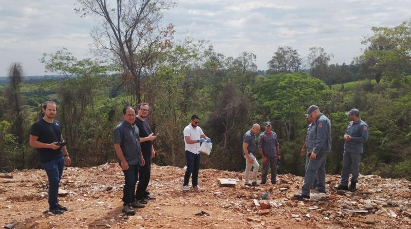 Pesquisadores da Unesp estiveram no aterro clandestino nesta sexta