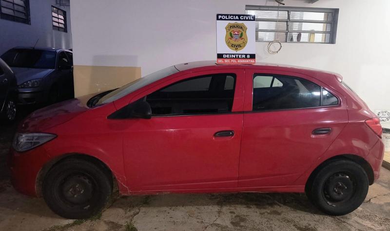 Casal foi preso quando tentava sair de Adamantina em veículo vermelho