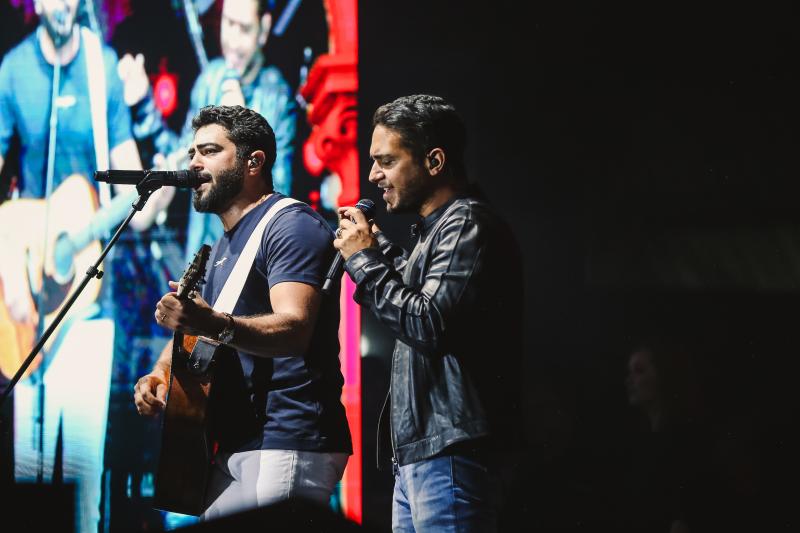 Henrique e Juliano, no palco do Rancho Quarto de Milha