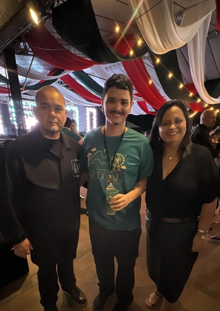 Vereador Babu, filho que é estudante de Medicina, e a esposa: “essa poderia ser nossa última foto”