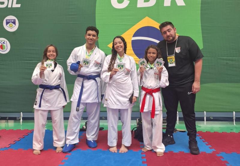 Os 4 medalhistas e o técnico, Diego Macarini