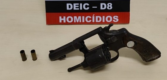 Revólver calibre 32 e dois cartuchos deflagrados foram apresentados por advogado de investigado
