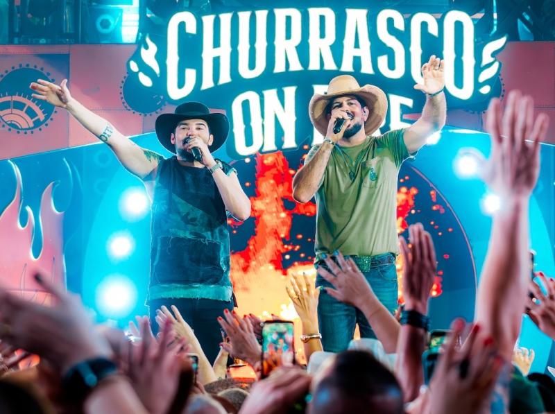 Fernando e Sorocaba apresentam um show de 3h com produção musical assinada por Fernando e repertório exclusivo