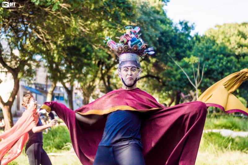 “Pelas Ordens do Rei Que Pede Socorro”, uma intervenção teatral que utiliza a poesia como forma dramatúrgica, baseando na “cenopoesia”