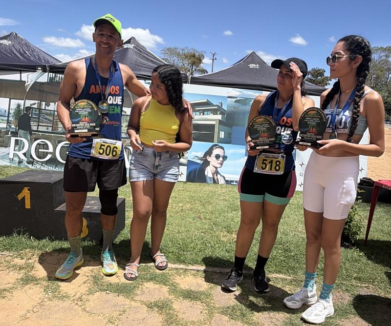 Roberto da Silva e família, vitimas de um grave acidente na estrada, no ano passado, quando ele retornava de uma outra corrida em Rosana