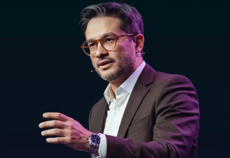 Xando Natsumi, professor universitário, treinador de líderes em grandes programas e especialista em IA