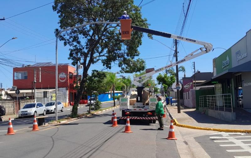 Semob dá início à instalação dos novos semáforos na Avenida Paulo Marcondes