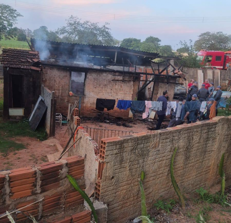 Imóvel em homem foi encontrado carbonizado e sem parte superior do crânio foi destruído por chamas