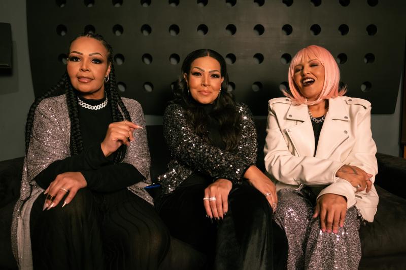 Agora em trio, com as irmãs Suzete Cipriano, Kátia Cipriano e Simone Cipriano, grupo celebra 25 anos de carreira