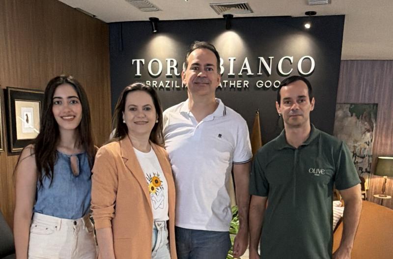  Família Olive Home: Maria Gabriela Trevisan de Oliveira, Camila Maria Trevisan de Oliveira, Danilo Cristino de Oliveira e Márcio Cristino de Oliveira