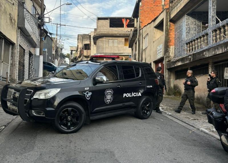 Ação em SP contou com 64 policiais, sendo oito equipes do Deinter-8 e outras oito do Decap
