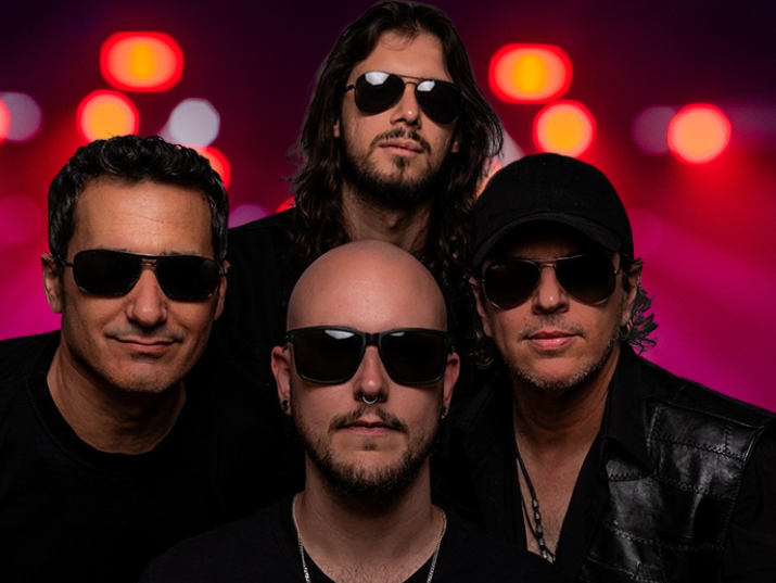 Com repertório vibrante, Aurah envolve o público em uma viagem sonora pelos clássicos dos anos 80 e 90