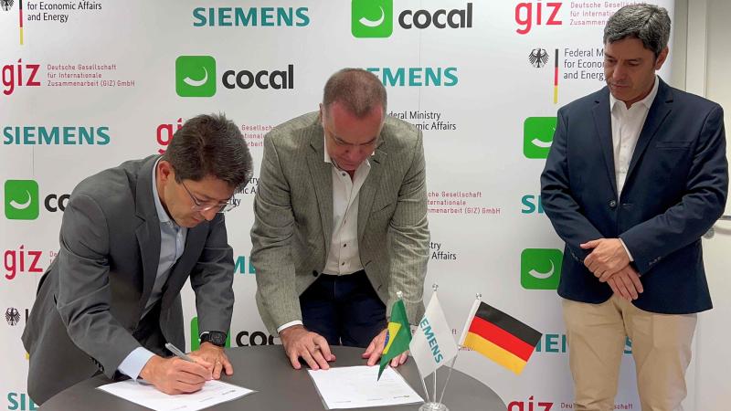Executivos da Cocal, Siemens Brasil e GIZ durante assinatura de nova parceria