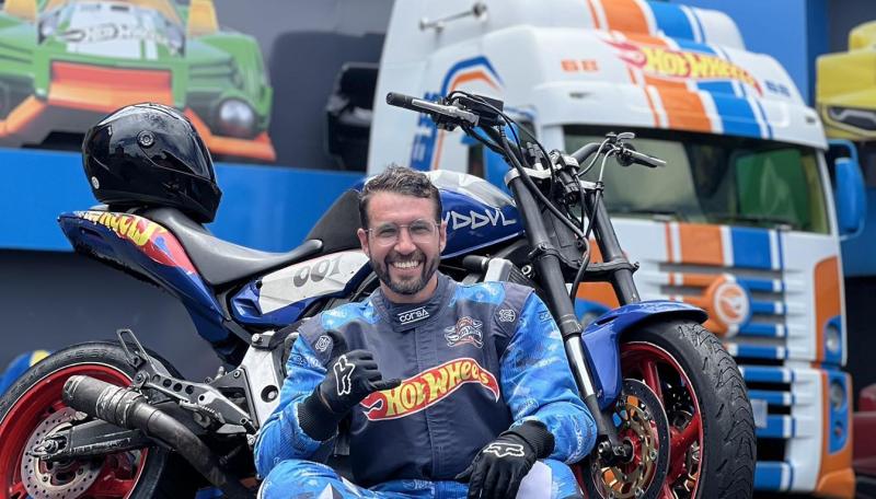 Lurrique perdeu o controle de direção da moto que pilotava e bateu contra uma rampa