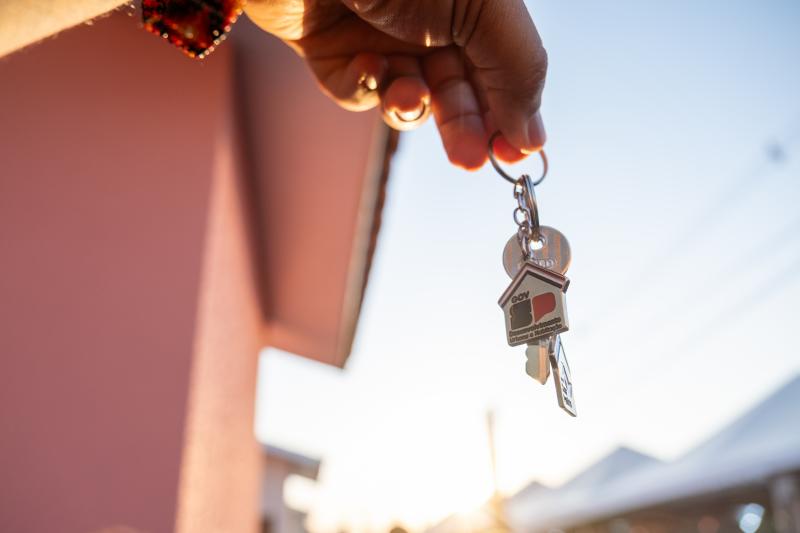 Vice-governador participa de entrega e sorteio de moradias na região